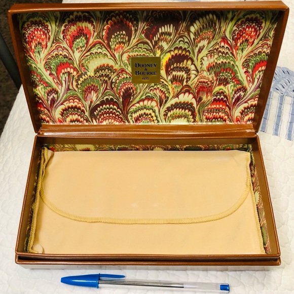 Vintage Dooney & Bourke leather wallet box with protective wallet cover. - Picture 3 of 3